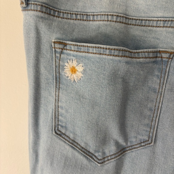 Driftwood Colette Stretch Denim Embroidered Daisy Cropped Straight Leg Jean - Picture 8 of 11